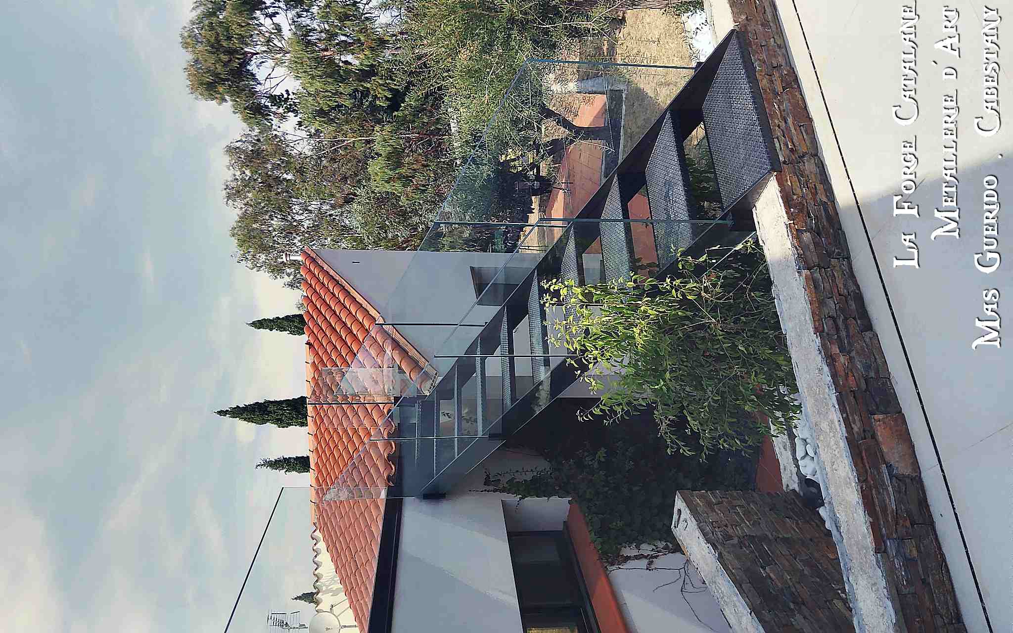 escalier en fer marche en tole larme garde corps en verre  forge catalane.jpg